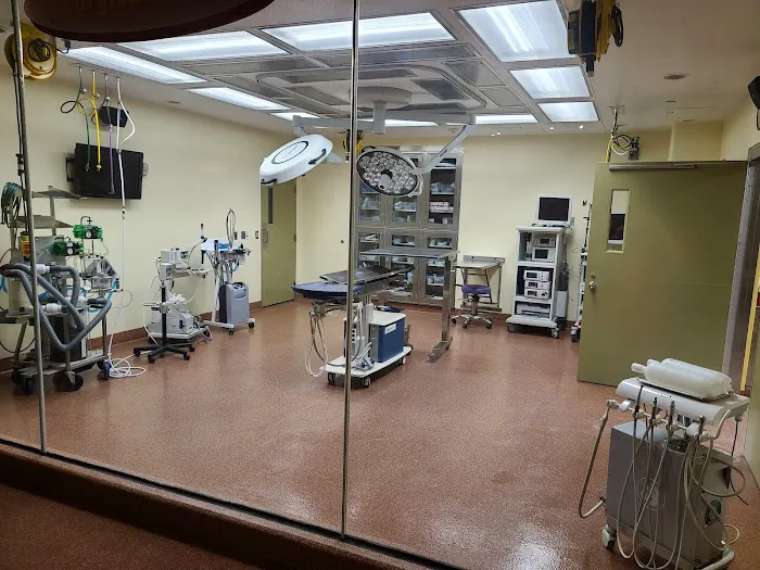 Busch Gardens Animal Care Center Picture 2