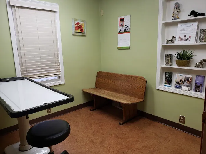 Franklin Animal Clinic at Greenwood Park Picture 3