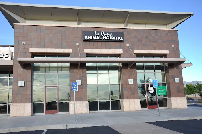 La Cueva Animal Hospital Picture 2