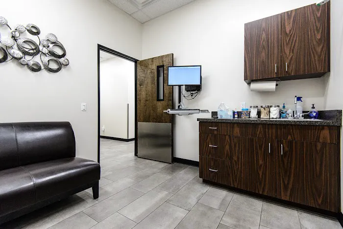 Val Vista Animal Hospital Picture 7