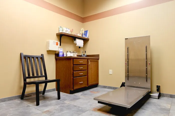 Michigan Road Animal Hospital at 96th Street Picture 8