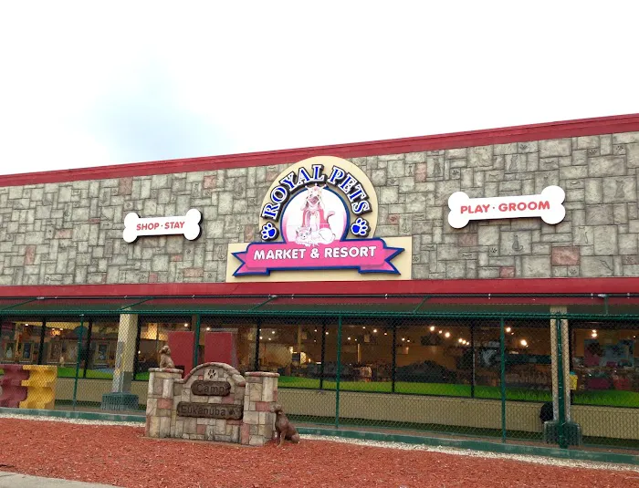 Royal Pets Market, Resort, Veterinary Center Picture 2