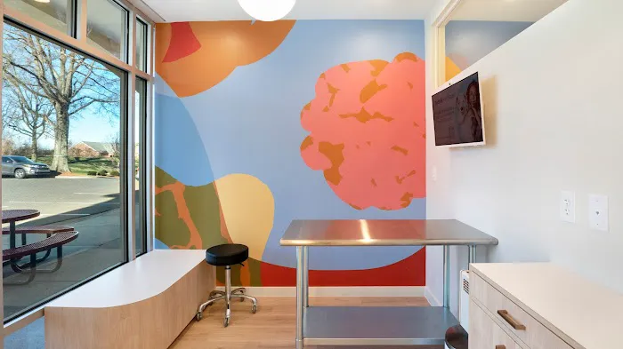 Petfolk Veterinary & Urgent Care - Far North Central Picture 4
