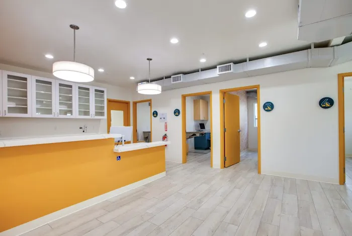 Larchmont Village Vet Picture 1