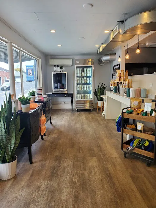 Paul's Custom Pet Food Kitchen + Market Picture 8