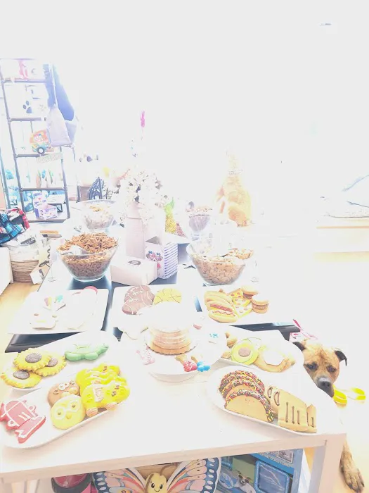 Bark And Biscuit Picture 1