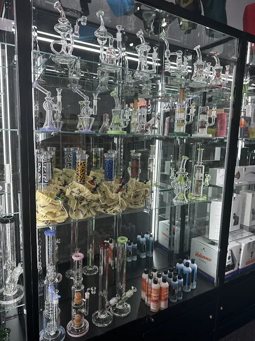 Mohegan smokeshop cigar & vape Picture 3