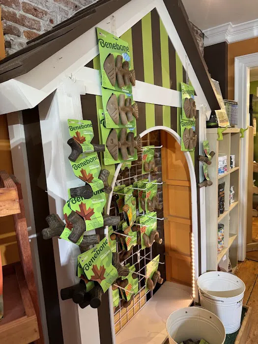 WOOF! WOOF! Pet Boutique & Biscuit Bar Picture 4