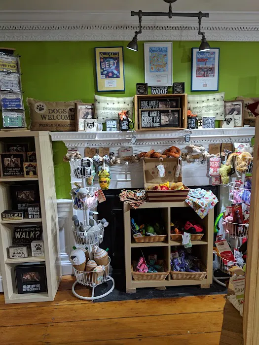 WOOF! WOOF! Pet Boutique & Biscuit Bar Picture 9