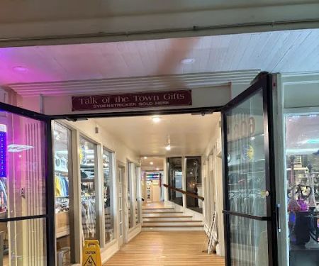 Avila Pet Store
