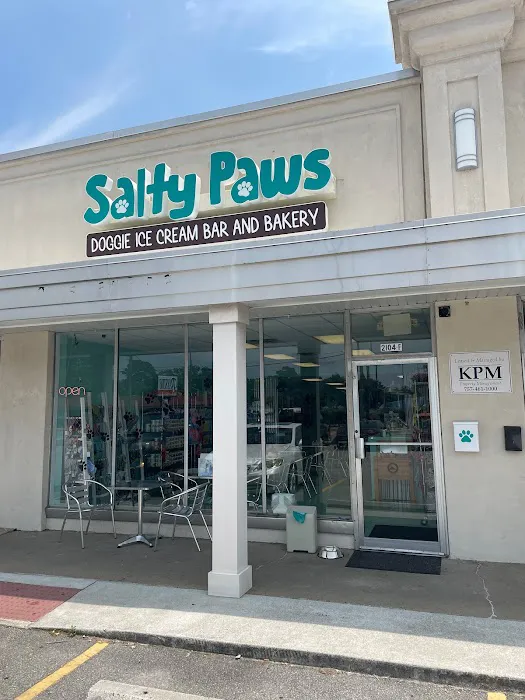 Salty Paws Chic's Beach Picture 2