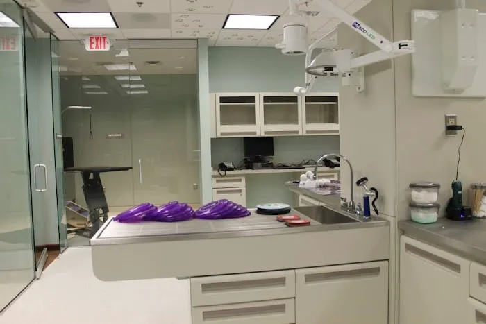 Paws and Claws Animal Hospital Picture 3