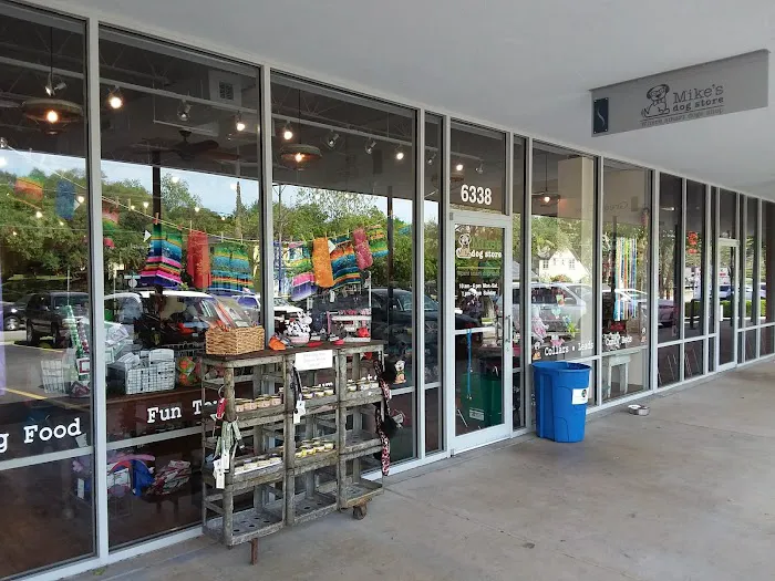 Mike's Dog Store Picture 2