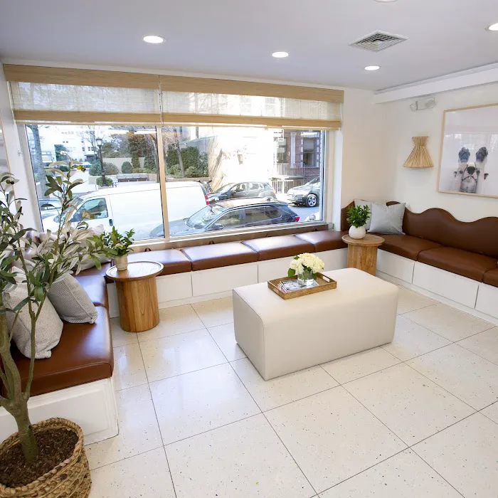 Lincoln Square Veterinary Hospital Picture 1