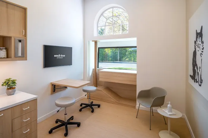 Small Door Veterinary - Spring Valley Picture 4