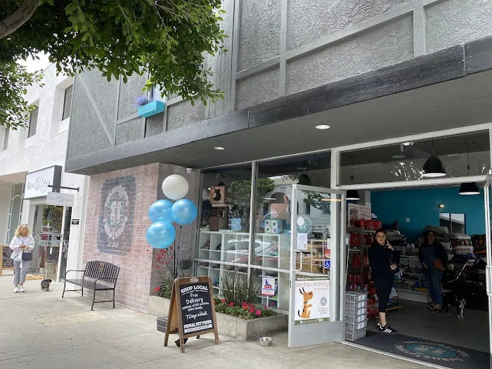 Tailwaggers & Tailwashers Larchmont Village Picture 6