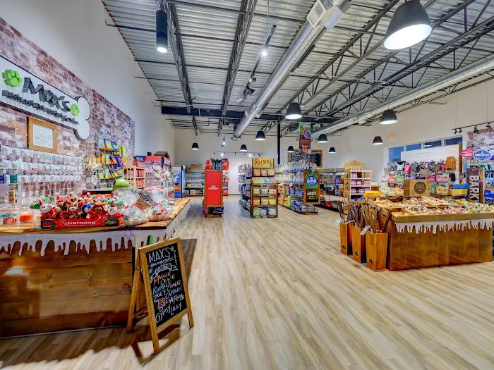 Max's Pet Market & Salon Picture 4