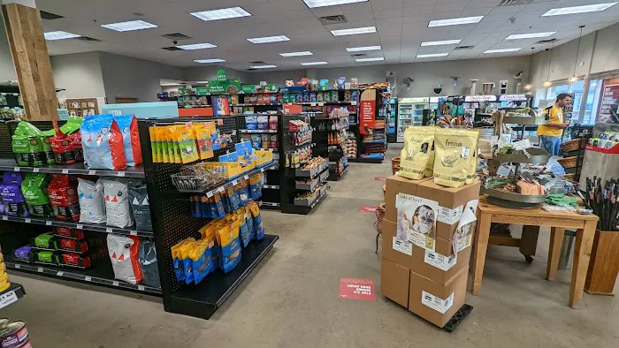 Chuck & Don's Pet Food & Supplies Picture 5