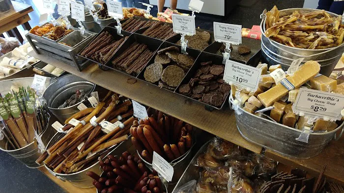 Chuck & Don's Pet Food & Supplies Picture 6