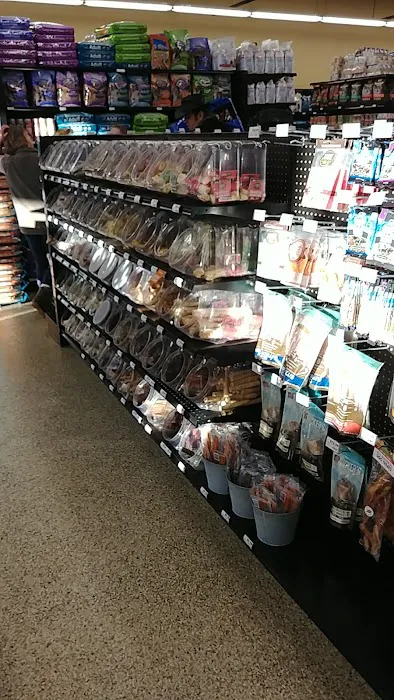 Chuck & Don's Pet Food & Supplies Picture 10