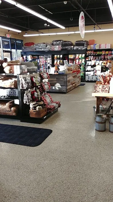 Chuck & Don's Pet Food & Supplies Picture 5