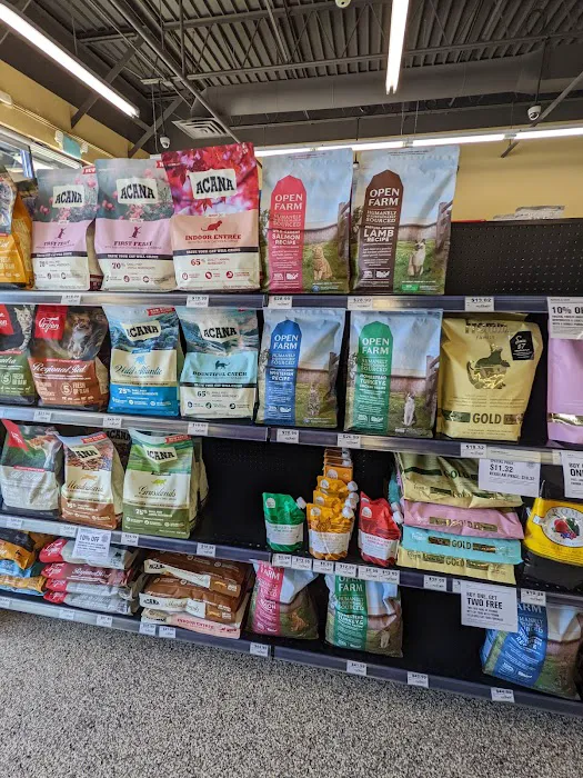 Chuck & Don's Pet Food & Supplies Picture 9