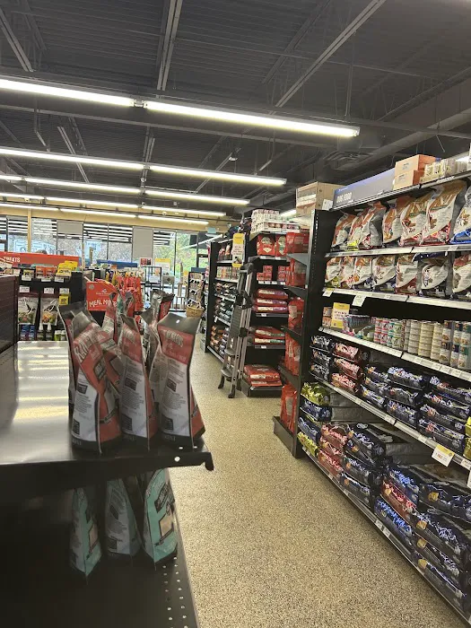Chuck & Don's Pet Food & Supplies Picture 7