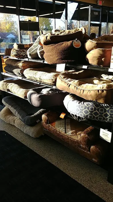 Chuck & Don's Pet Food & Supplies Picture 3