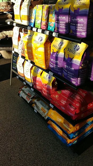 Chuck & Don's Pet Food & Supplies Picture 4
