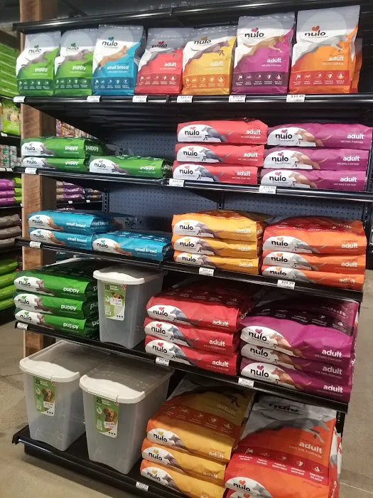 Chuck & Don's Pet Food & Supplies Picture 2