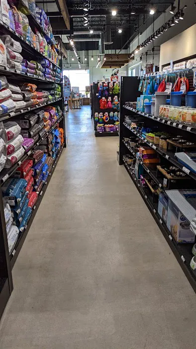 Chuck & Don's Pet Food & Supplies Picture 6