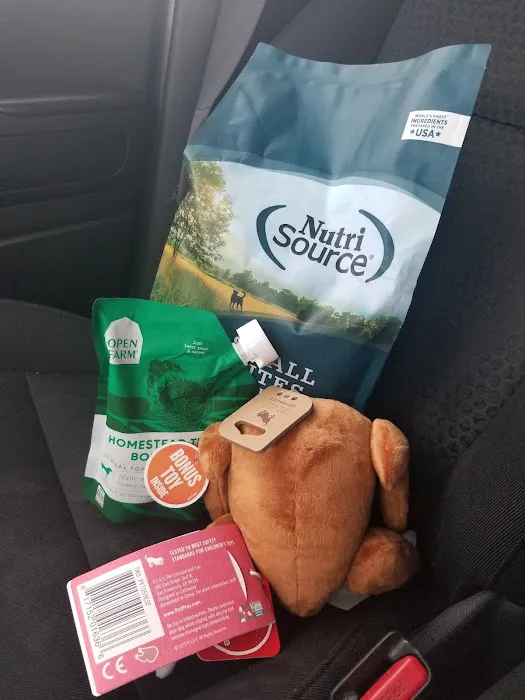 Chuck & Don's Pet Food & Supplies Picture 1