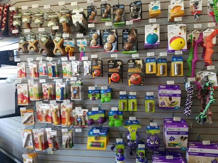 Chuck & Don's Pet Food & Supplies Picture 9
