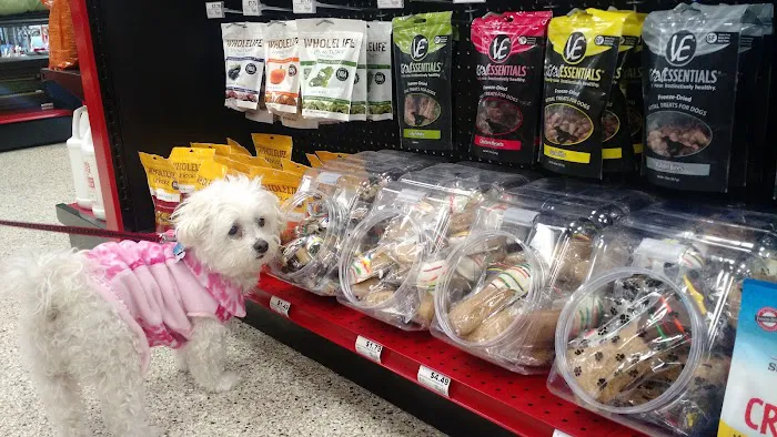 Chuck & Don's Pet Food & Supplies Picture 6