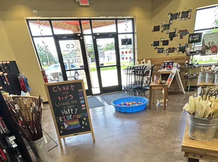 Chuck & Don's Pet Food & Supplies Picture 6