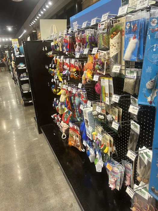 Chuck & Don's Pet Food & Supplies Picture 7