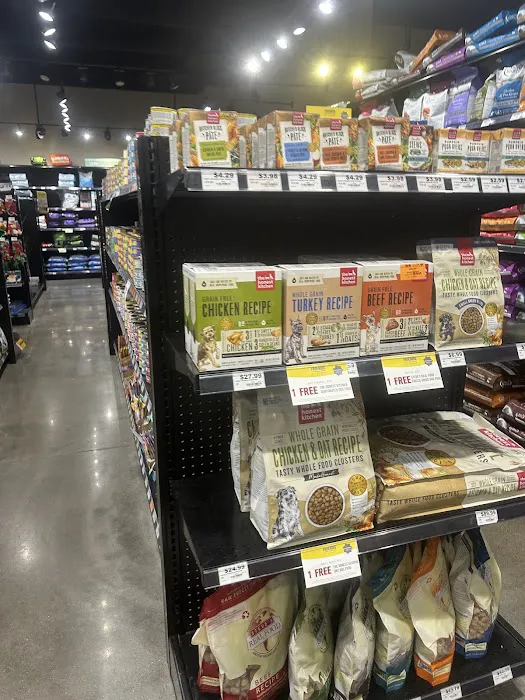 Chuck & Don's Pet Food & Supplies Picture 5