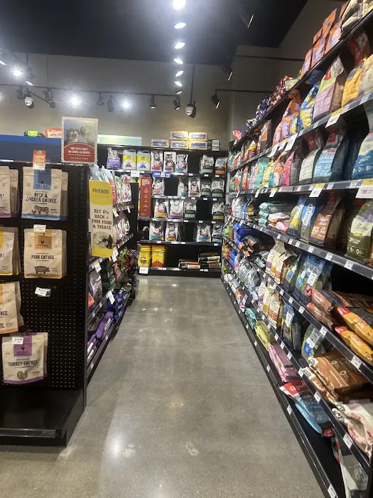 Chuck & Don's Pet Food & Supplies Picture 2