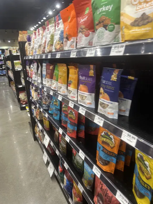 Chuck & Don's Pet Food & Supplies Picture 4