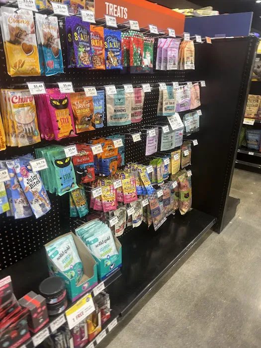 Chuck & Don's Pet Food & Supplies Picture 6