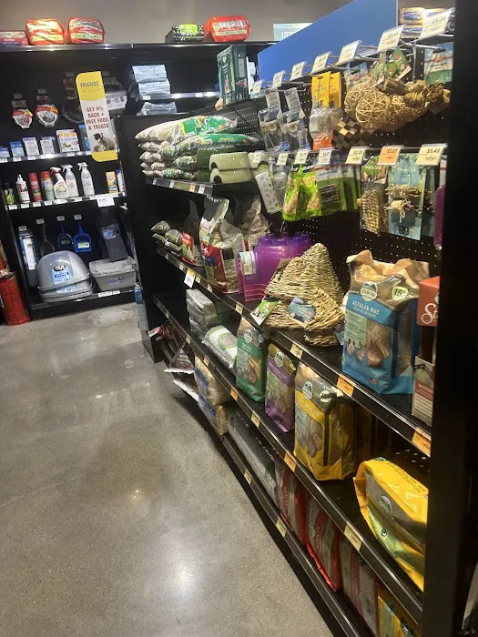 Chuck & Don's Pet Food & Supplies Picture 3