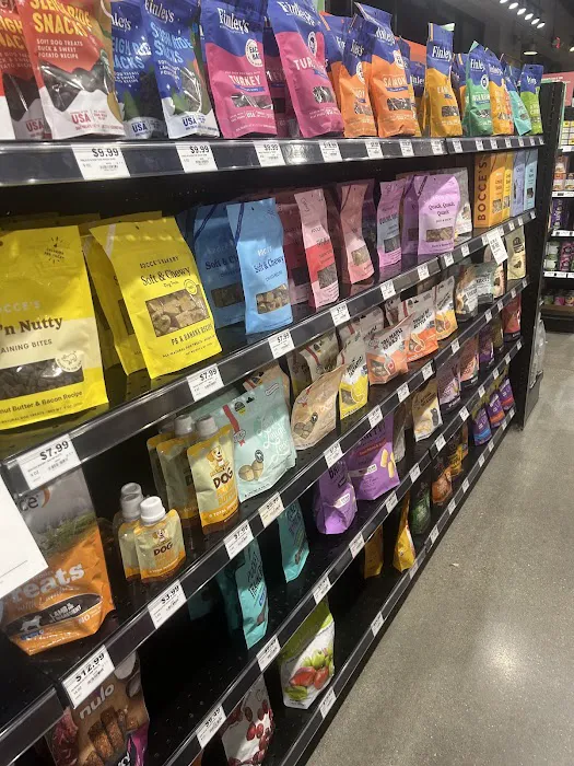 Chuck & Don's Pet Food & Supplies Picture 9