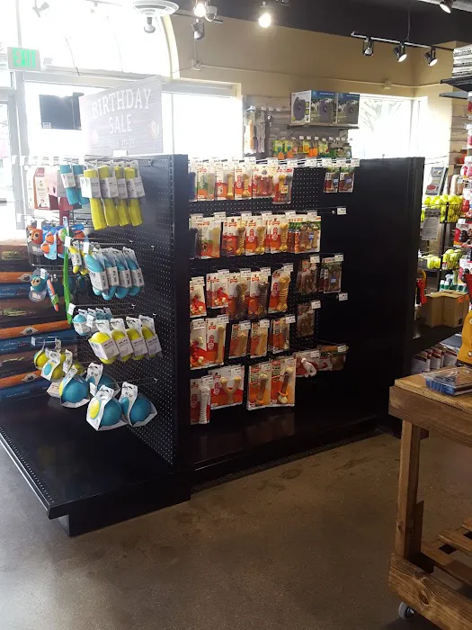 Chuck & Don's Pet Food & Supplies Picture 9