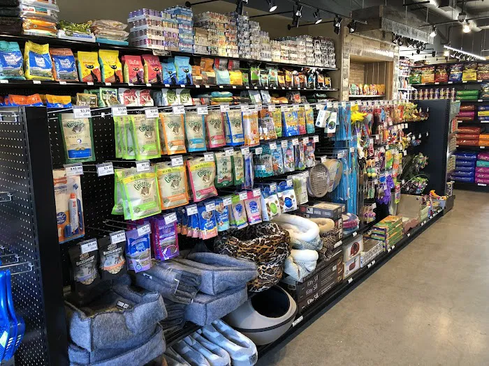 Chuck & Don's Pet Food & Supplies Picture 1