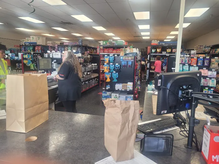 Chuck & Don's Pet Food & Supplies Picture 8