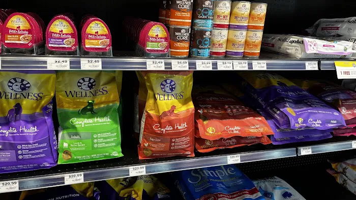 Chuck & Don's Pet Food & Supplies Picture 6