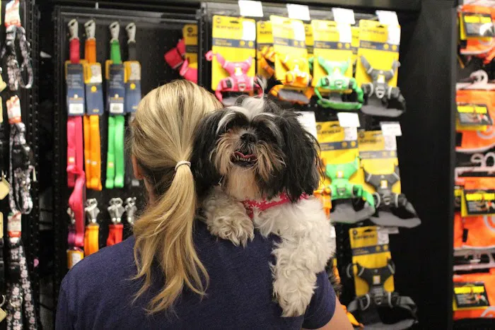 Chuck & Don's Pet Food & Supplies Picture 4