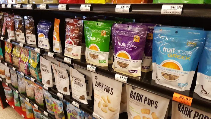 Chuck & Don's Pet Food & Supplies Picture 3