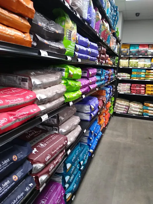 Chuck & Don's Pet Food & Supplies Picture 10