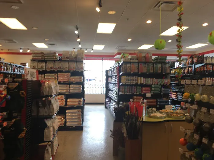 Chuck & Don's Pet Food & Supplies Picture 3